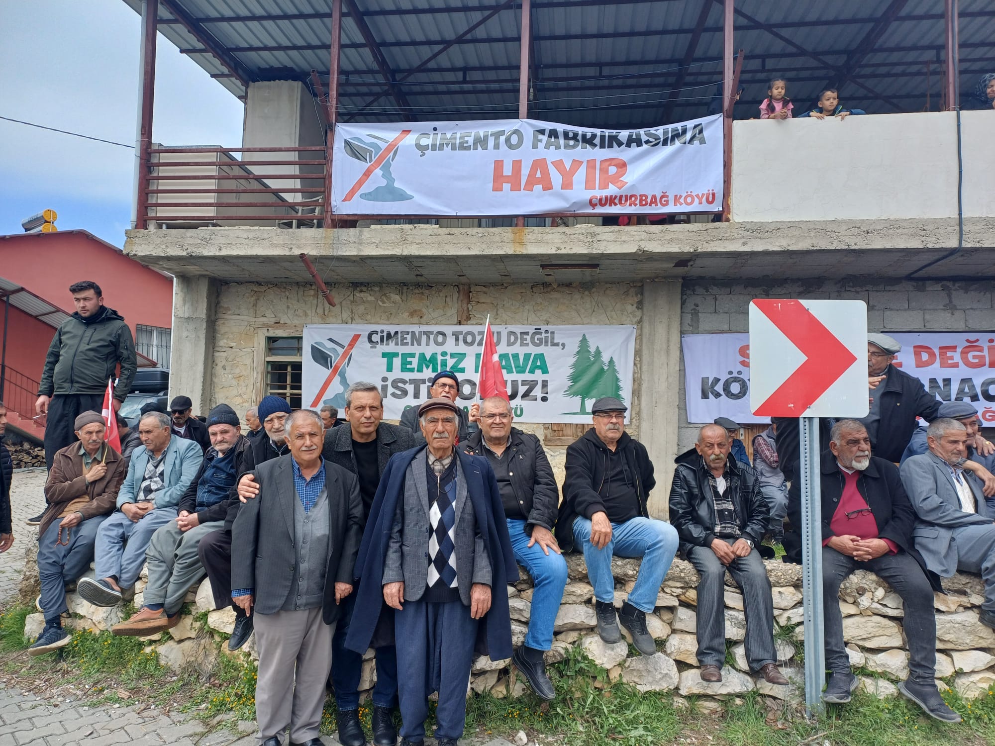 Salınca’da çimento fabrikasına karşı: “Yaşamdan vazgeçmiyoruz”